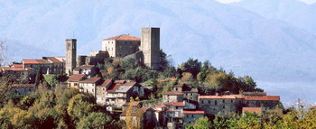 Castiglione del Terziere di Bagnone (Massa e Carrara, Toscana). Panorama del borgo